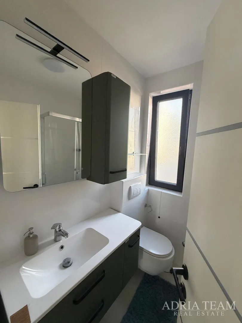 prodaje se luksuzna vila s bazenom – otok vir - slika 24