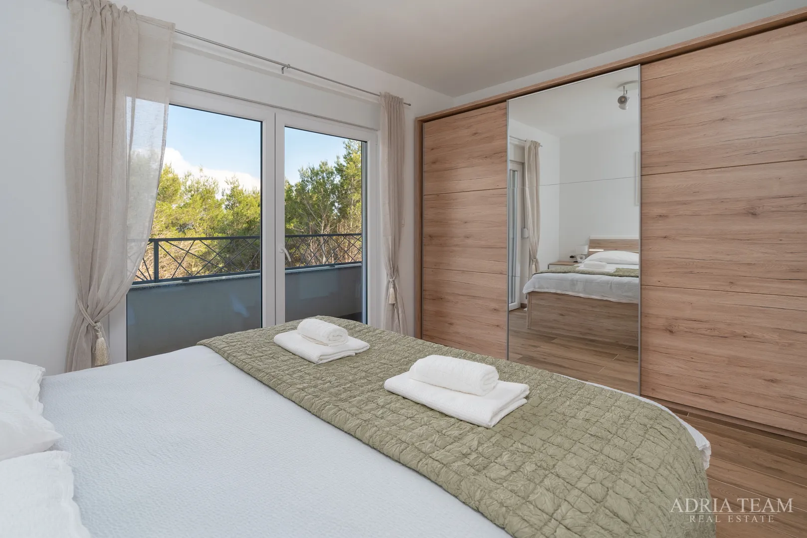 namješten apartman s krovnom terasom - vir - slika 8
