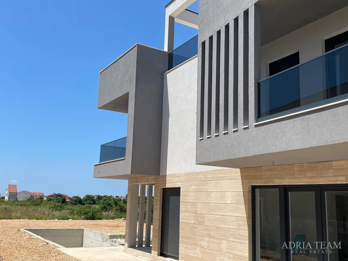 vila s bazenom u novogradnji - zaton - slika 13