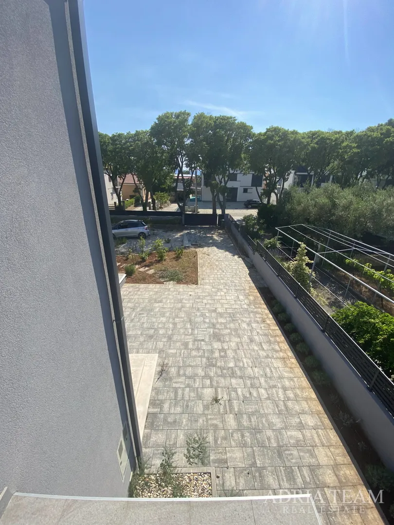 obiteljska kuća s velikim i uređenim dvorištem i bazenom, 400 m od mora, zadar - borik - slika 32