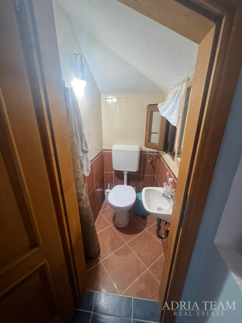 kuća u nizu s apartmanom i poslovnim prostorom, izvrsna lokacija i investicija - pirovac, centar - slika 43