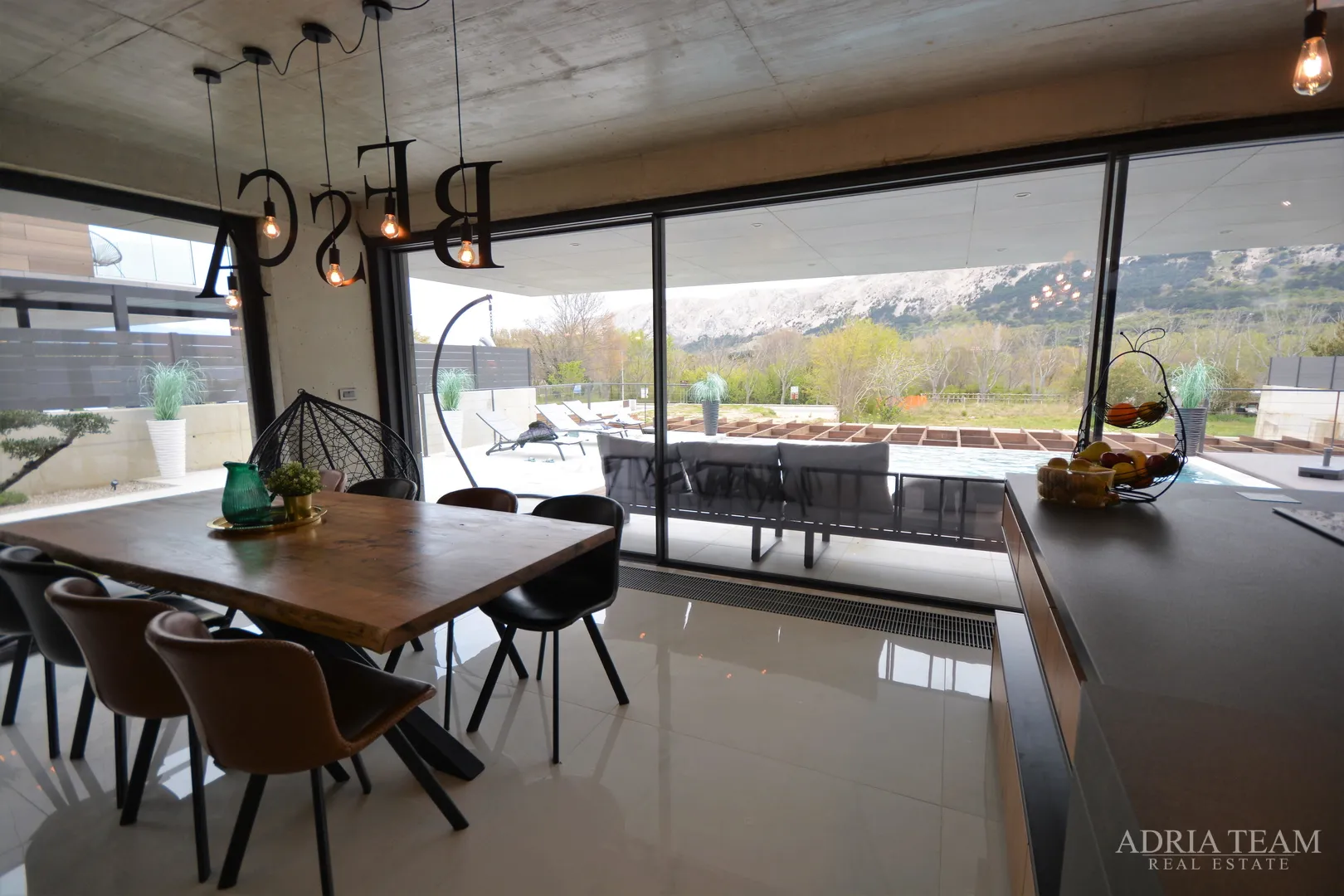 moderna vila u industrijskom stilu - baška, krk - slika 17