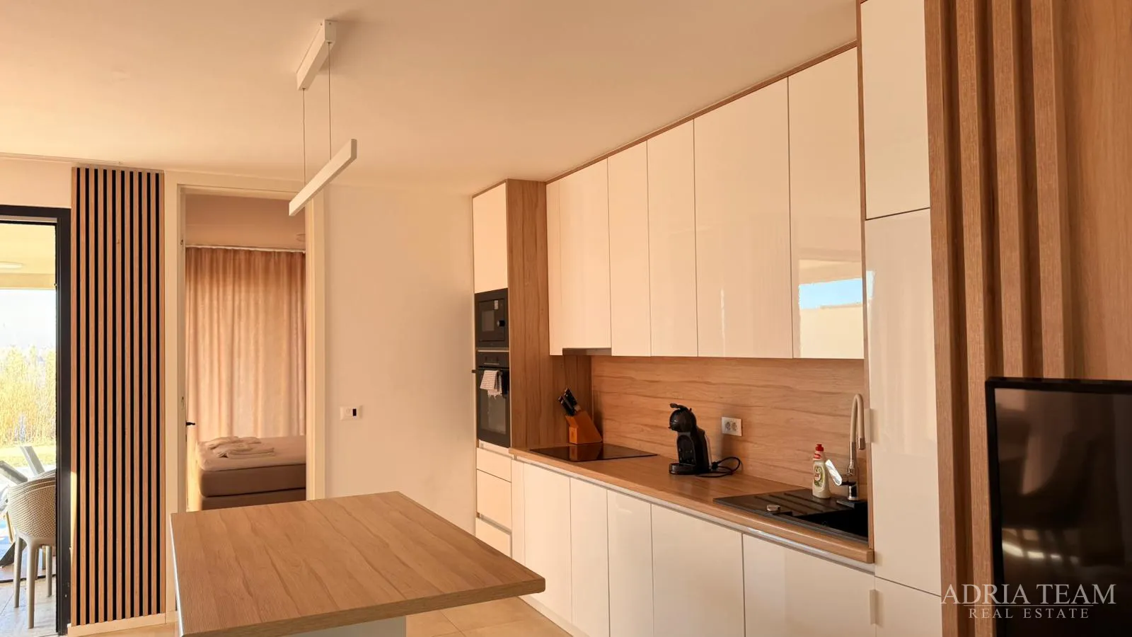 apartman prvi red do mora s bazenom - povljana, pag - slika 3