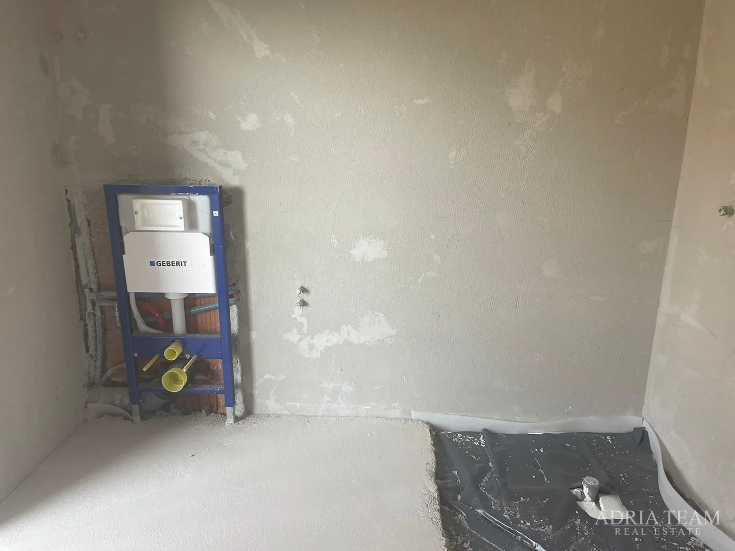 vila s bazenom u novogradnji - zaton - slika 38