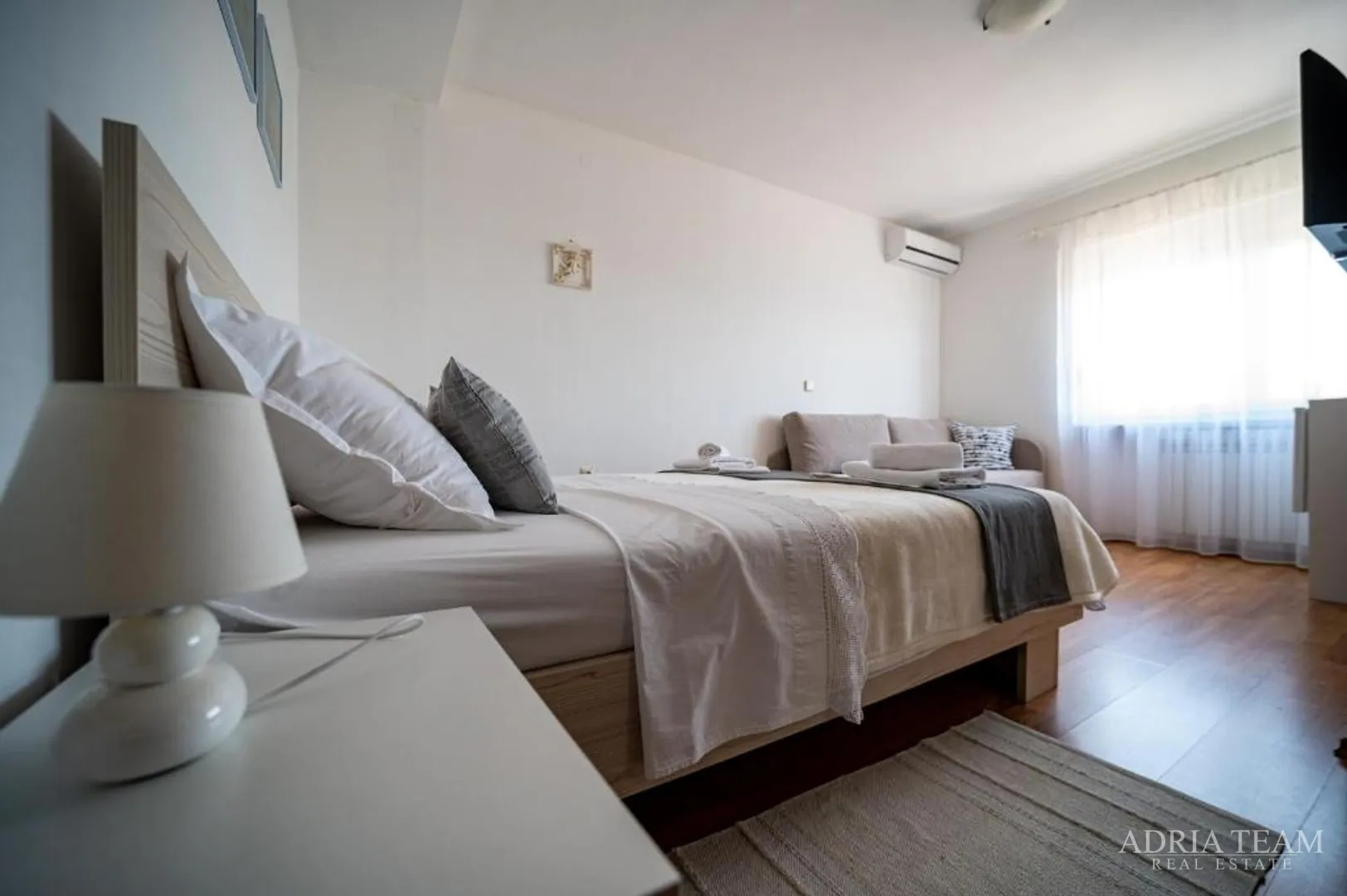 hotel - sukošan, prvi red do mora - slika 19