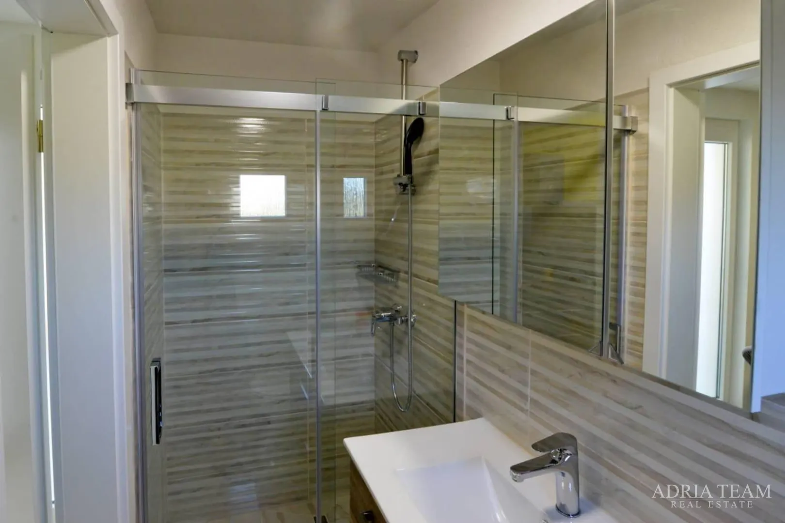 apartman u suterenu s bazenom i velikim vrtom - privlaka - slika 26