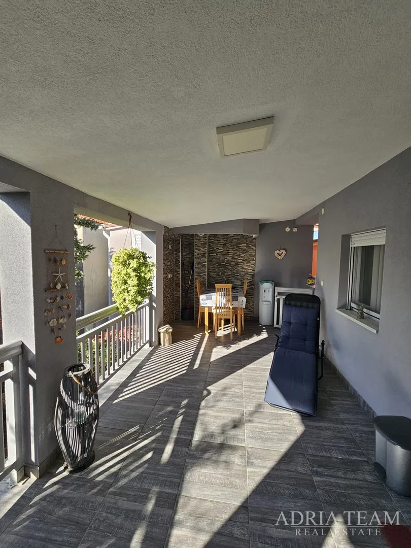 kuća s dvije apartmanske jedinice - vir - slika 32