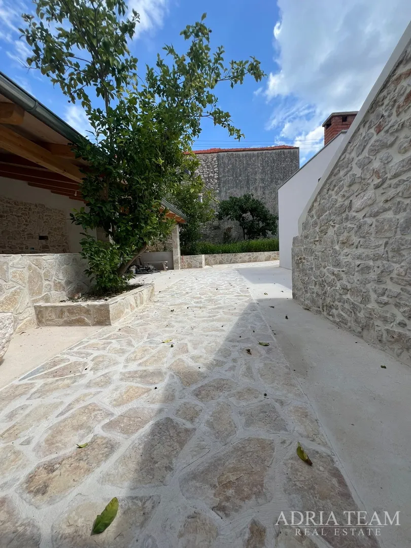 akcija!!! kamena kuća rustikalnog uređenja u centru mjesta - sutomišćica, ugljan - slika 72