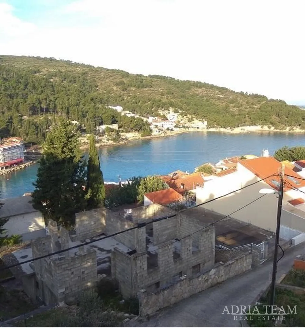 samostojeća kuća sa 7 apartmana, 100 m od mora i plaže, štomorska - šolta - slika 4