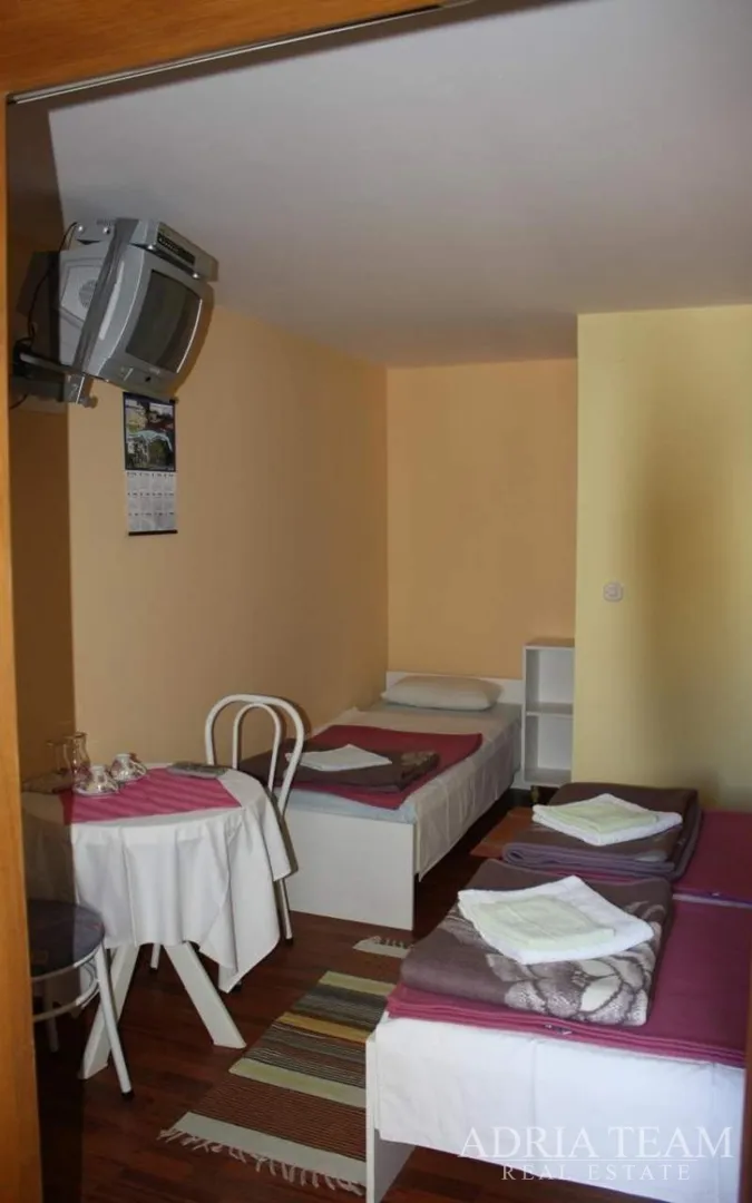 hotel 50 m od mora - posedarje - slika 14