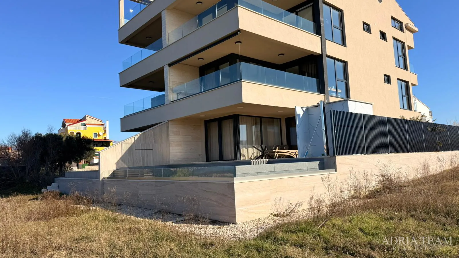 apartman prvi red do mora s bazenom - povljana, pag - slika 13