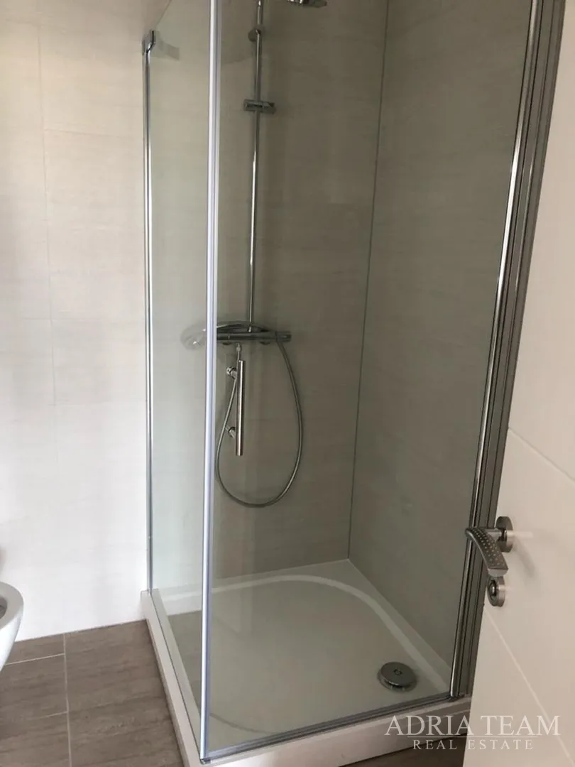 apartman s 3 spavaće sobe, 1. red do mora, povljana - pag - slika 17