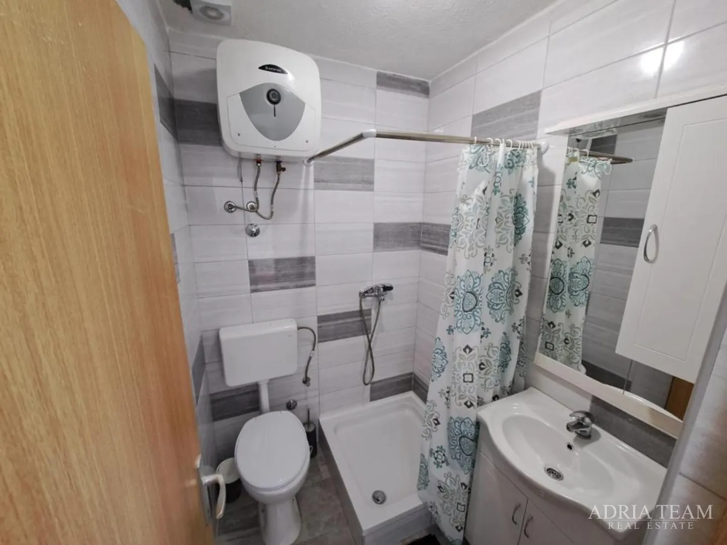 trosobni apartman s pogledom na more - maslenica - slika 14