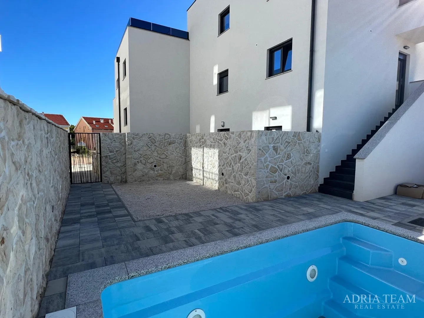 apartmani u stambenoj zgradi u novogradnji - povljana, pag - slika 44