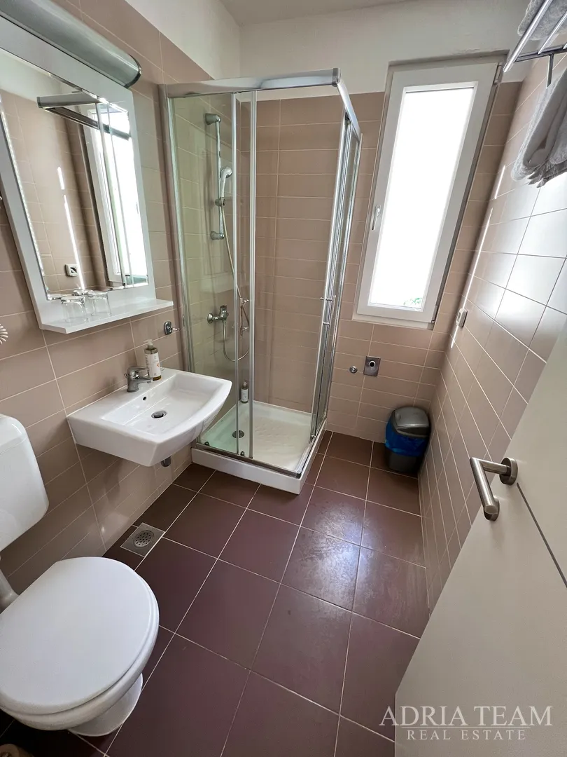 apartman s dvije terase, drugi red do mora - petrčane - slika 24