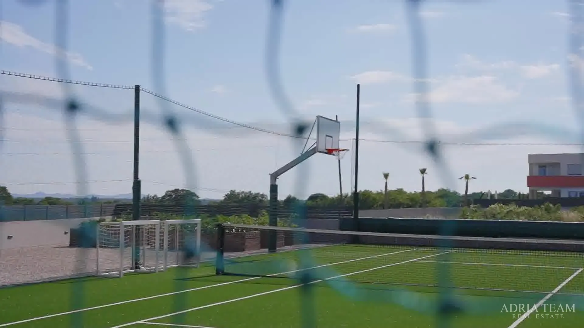 vila s pomoćnim objektom, bazenom i sportskim terenom , mirna i tiha pozicija okružena prirodom! poljica-brig - zadar - slika 43