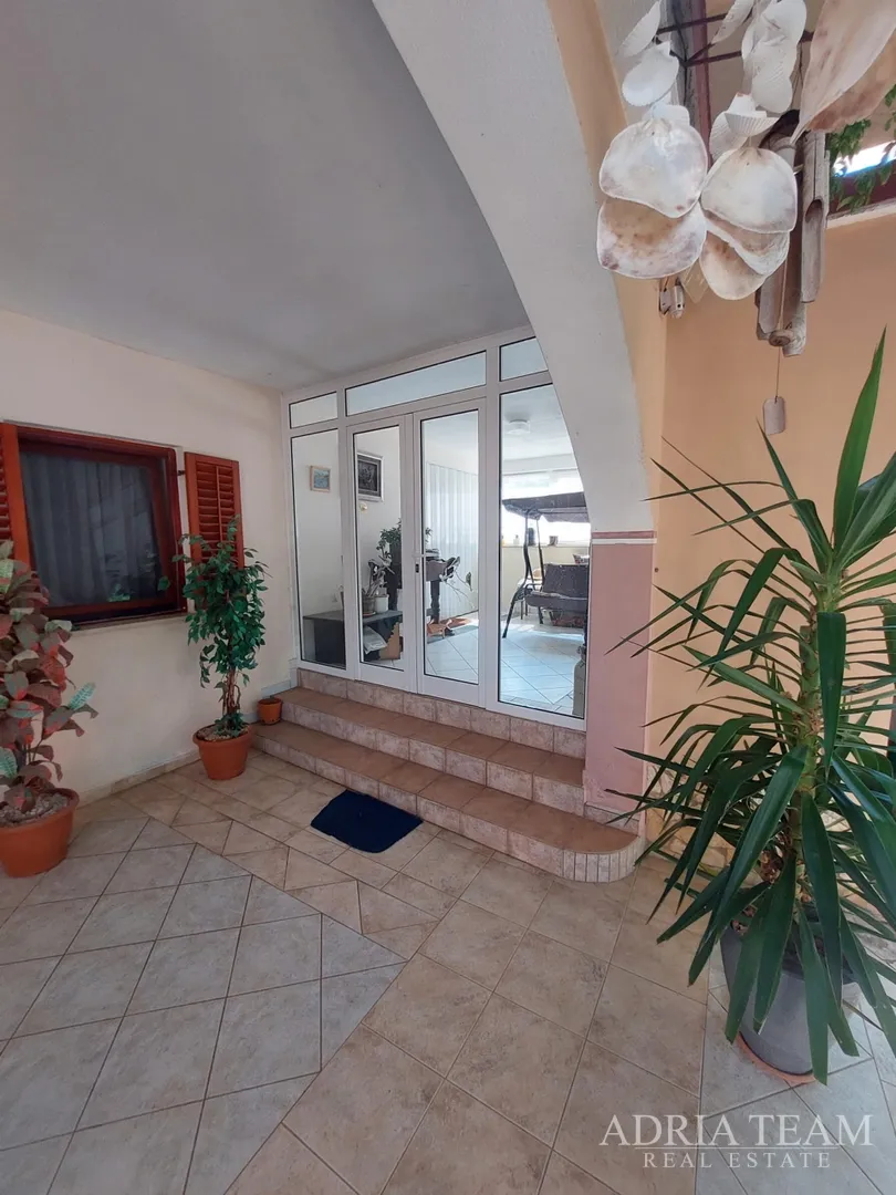 apartmanska kuća s velikim dvorištem, mirna i tiha pozicija - vir - slika 32