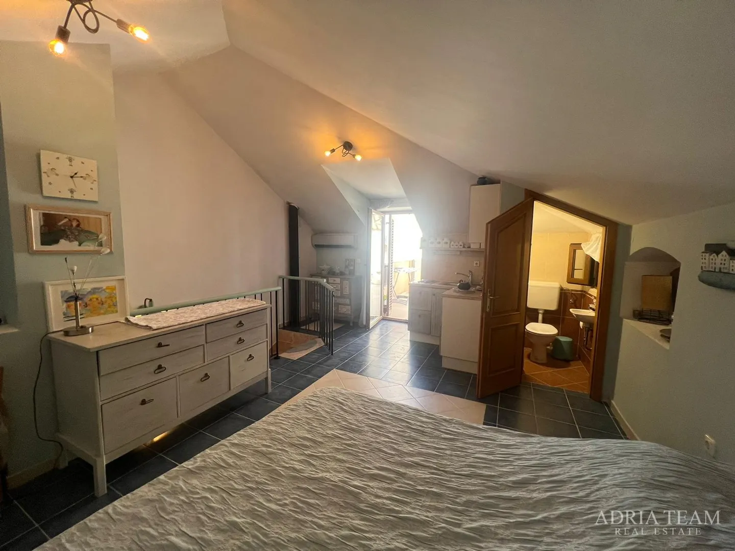kuća u nizu s apartmanom i poslovnim prostorom, izvrsna lokacija i investicija - pirovac, centar - slika 15