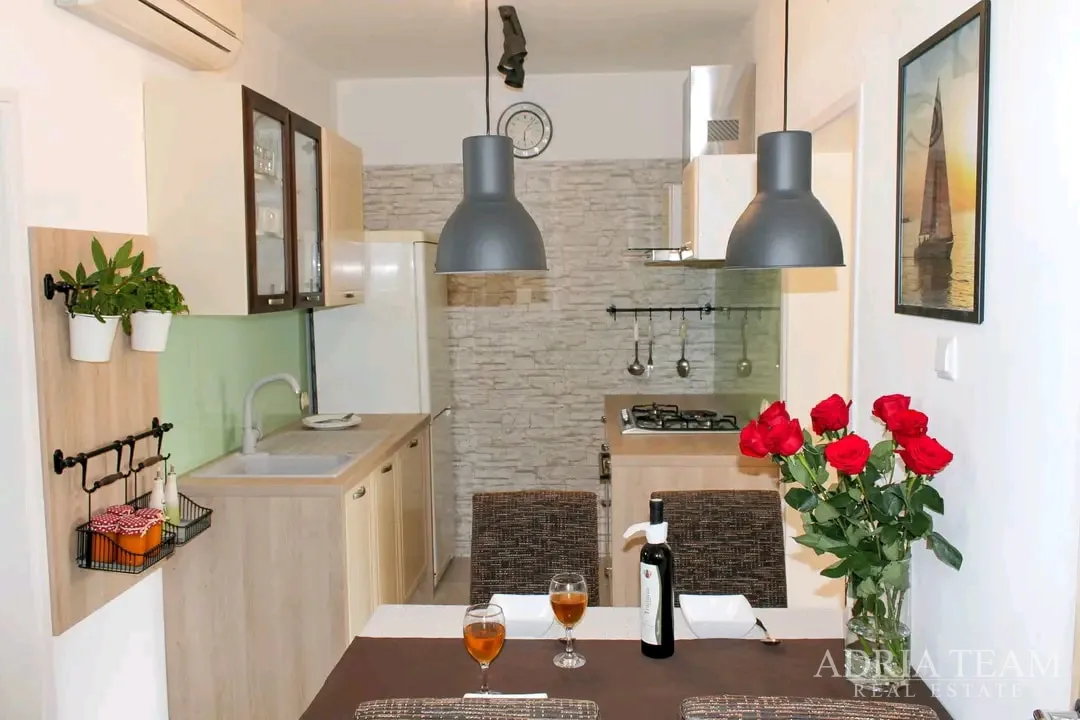 moderan dvosobni apartman s vrtom i garažom – lukoran, otok ugljan - slika 5