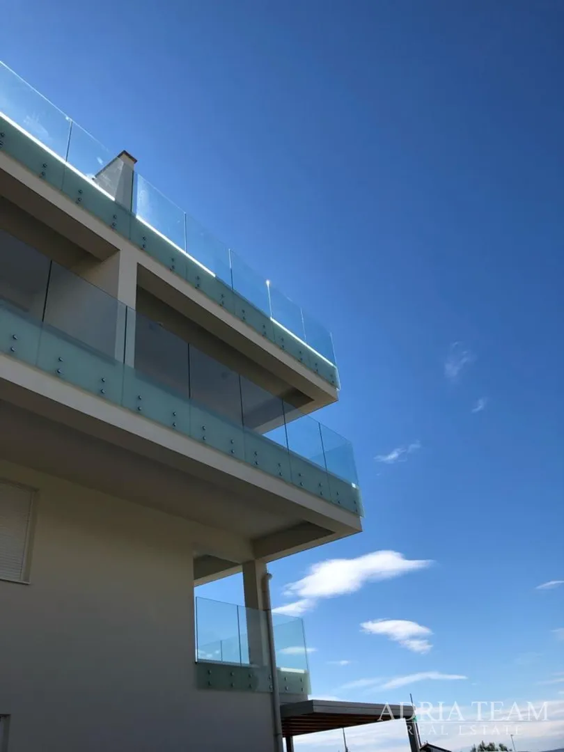 apartman s 3 spavaće sobe, 1. red do mora, povljana - pag - slika 27