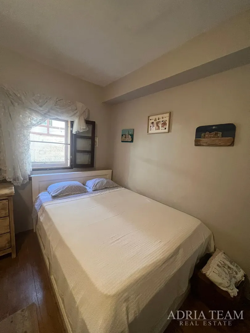 kuća u nizu s apartmanom i poslovnim prostorom, izvrsna lokacija i investicija - pirovac, centar - slika 10