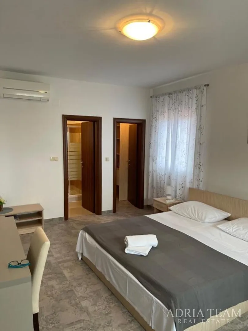vila s bazenom i pogledom na more, 600 m od mora, privlaka - zadar - slika 32