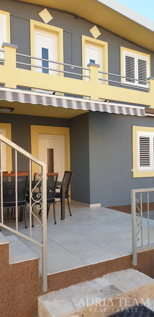 apartmanska kuća u 1.redu do mora - slika 8