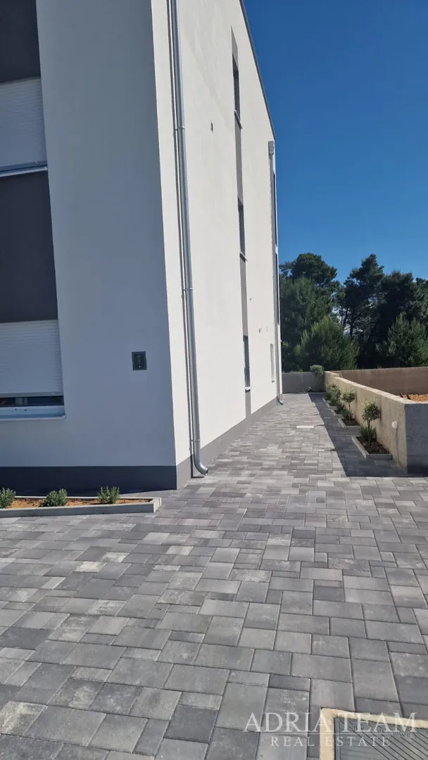 stambena zgrada s tri stambene jedinice i krovnom terasom - vir - slika 15