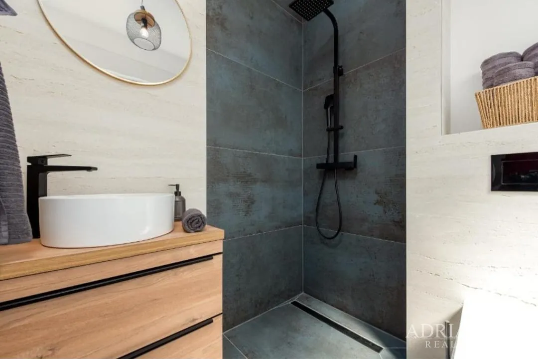 dvoetažni apartmani u novogradnji, blizina mora - privlaka - slika 13