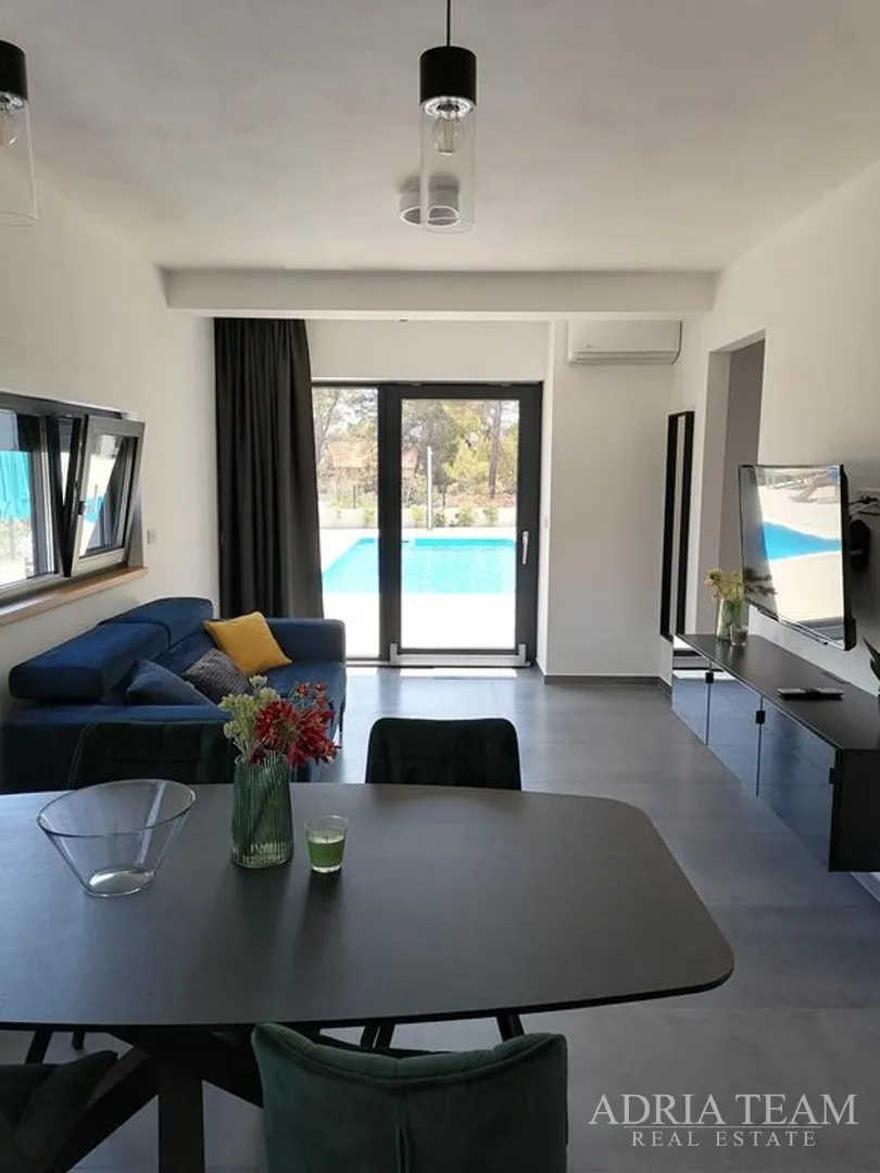 apartmani u urbanoj vili s bazenom, 250 m od mora, vir - zadar - slika 35