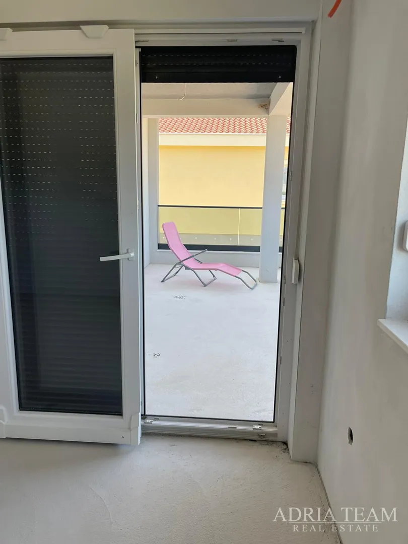 vila s bazenom u novogradnji - zaton - slika 52