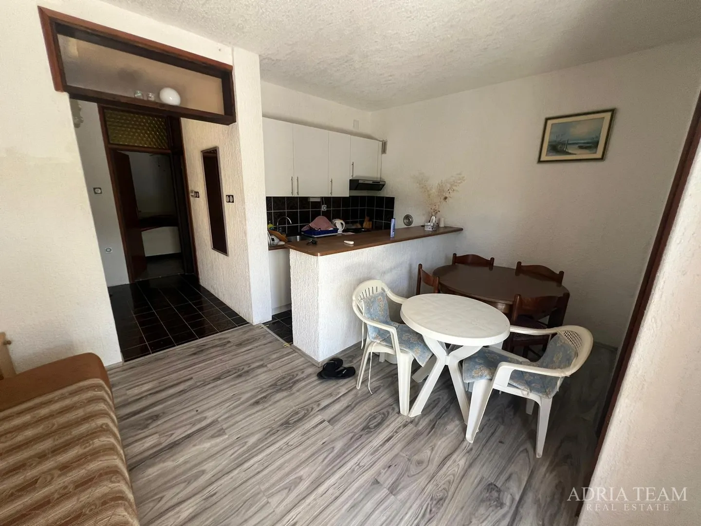polovica kuće s tri apartmana, izvrsna pozicija! 140 m od plaže, povljana - pag - slika 14