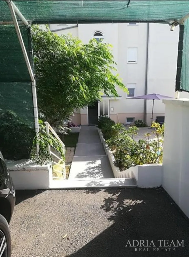 kuća s 10 apartmana, pogled na more - petrčane - slika 7