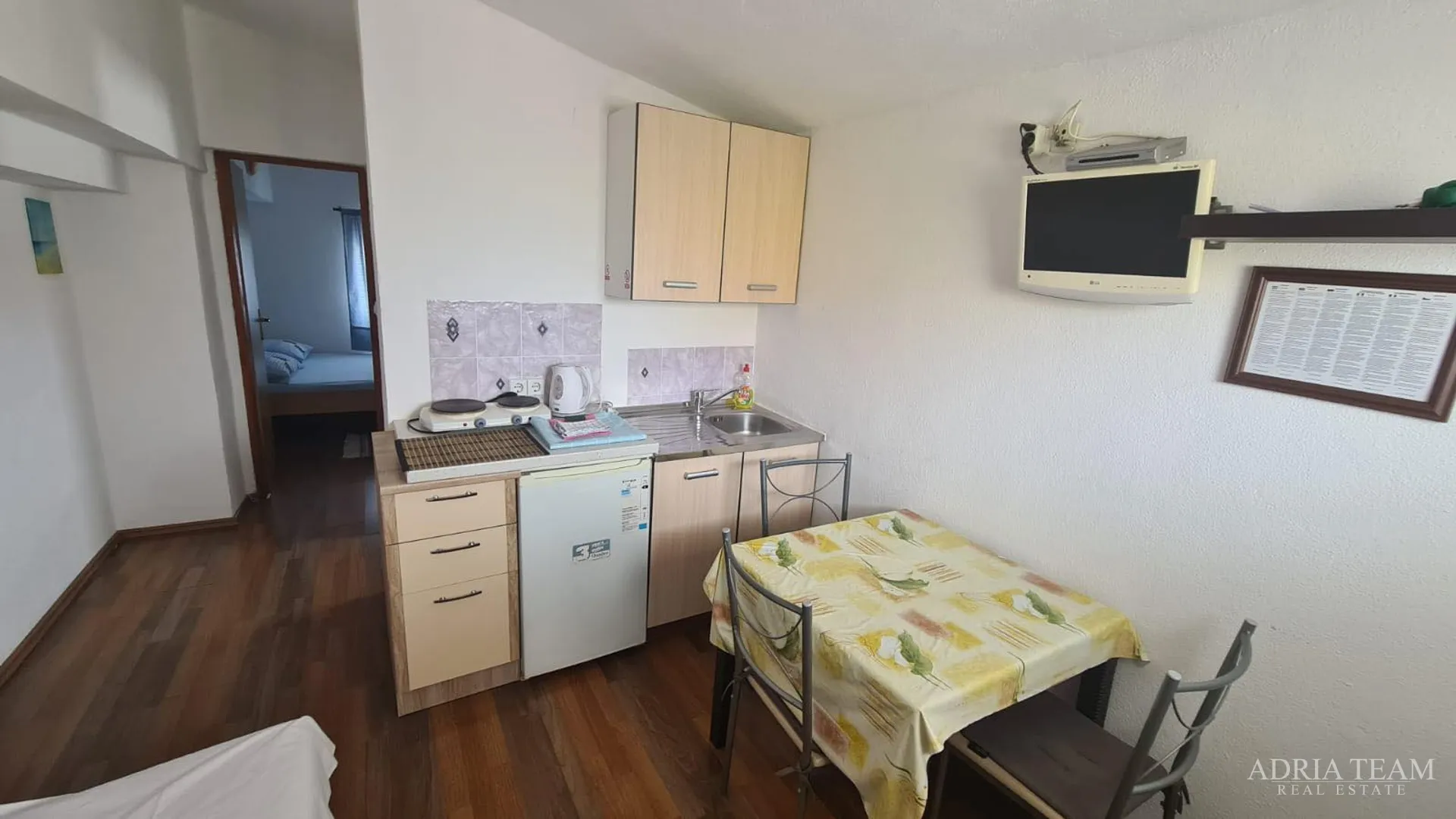 akcija!! apartmanska kuća s 5 apartmana, 170 m od mora, vir - zadar - slika 2