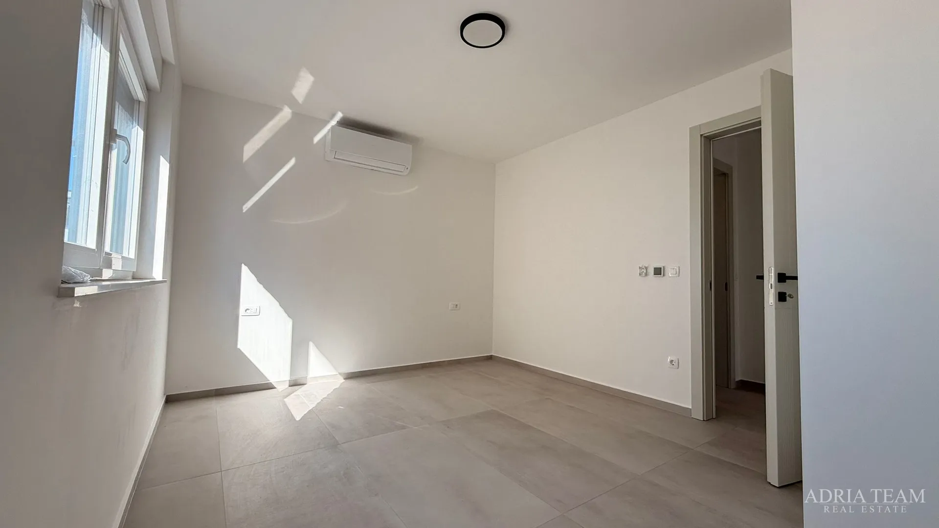 prodaje se stan 95m2 prizemlje s dvorištem, vir - slika 19