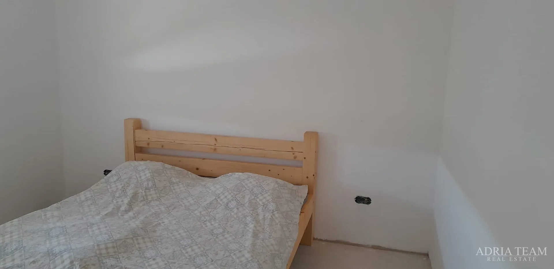 kuća u novogradnji - ražanac - slika 17