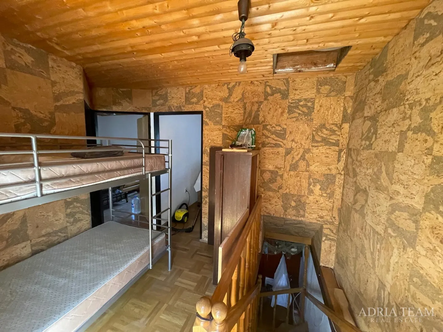 kuća udaljena 650 m od mora, centar - povljana, pag - slika 5