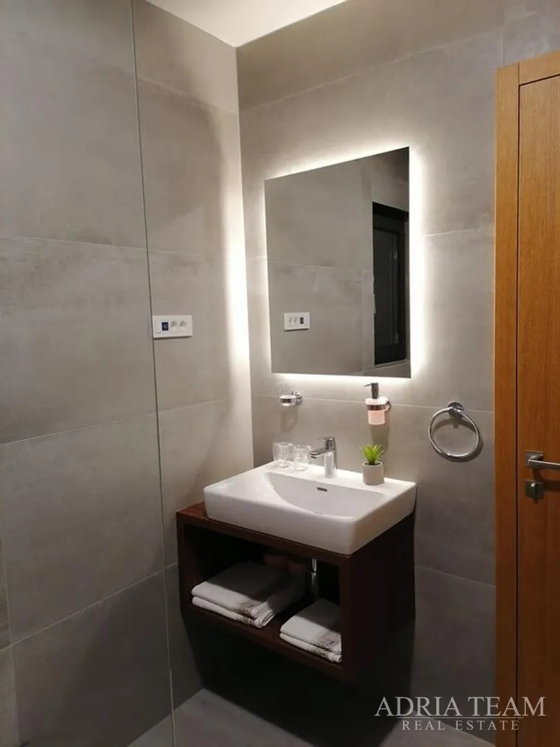 apartmani u urbanoj vili s bazenom, 250 m od mora, vir - zadar - slika 39