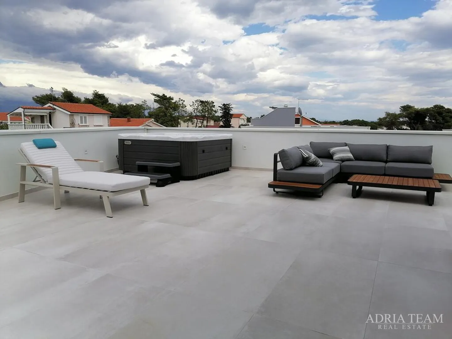 apartmani u urbanoj vili s bazenom, 250 m od mora, vir - zadar - slika 47