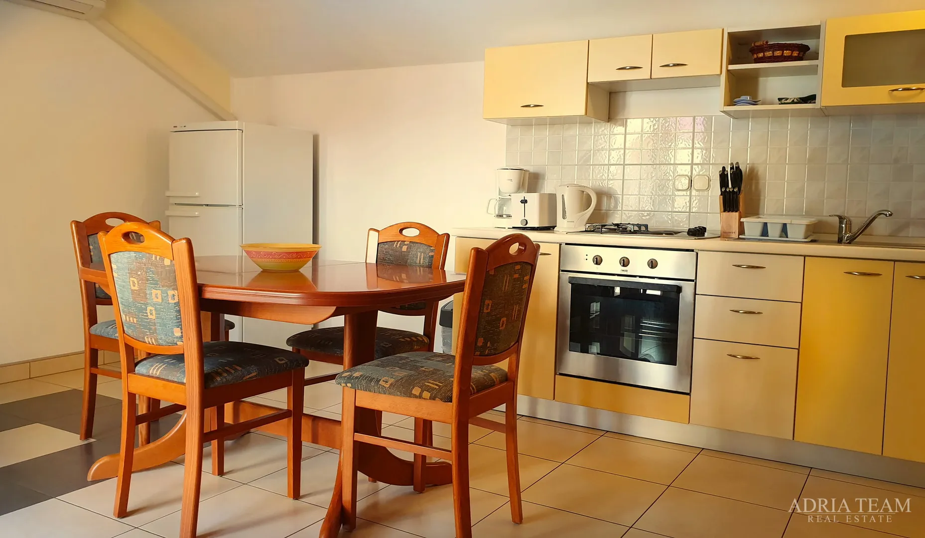 vila sa 7 apartmana, pogled na more - diklo, zadar - slika 26