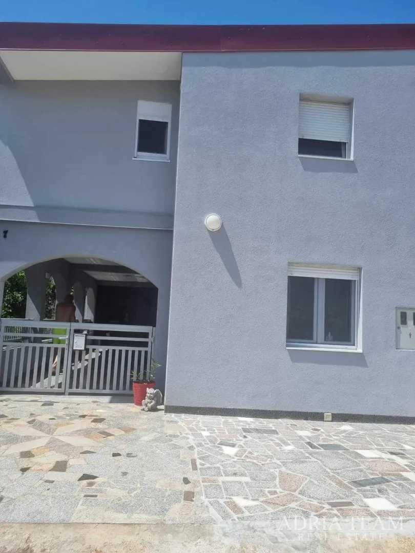 kuća s dvije apartmanske jedinice - vir - slika 35