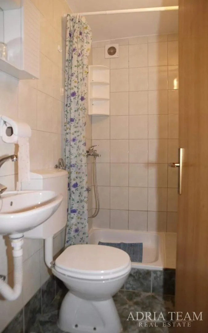 hotel 50 m od mora - posedarje - slika 29