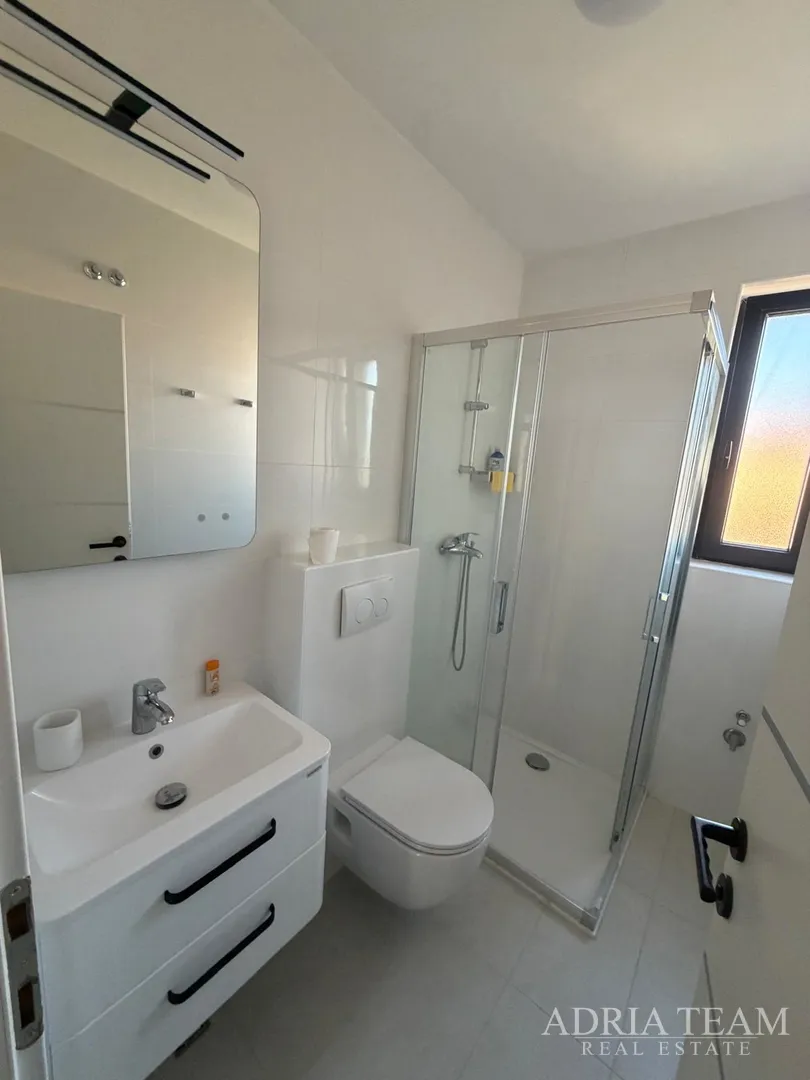prodaje se luksuzna vila s bazenom – otok vir - slika 27