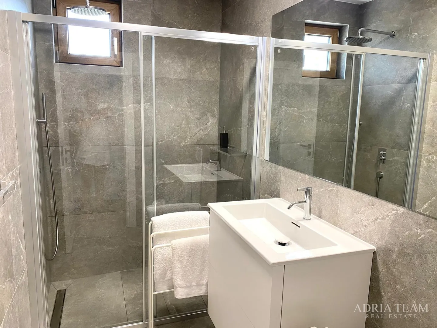 luksuzan dvoetažni apartman, prvi red do mora, novogradnja - povljana, pag - slika 15