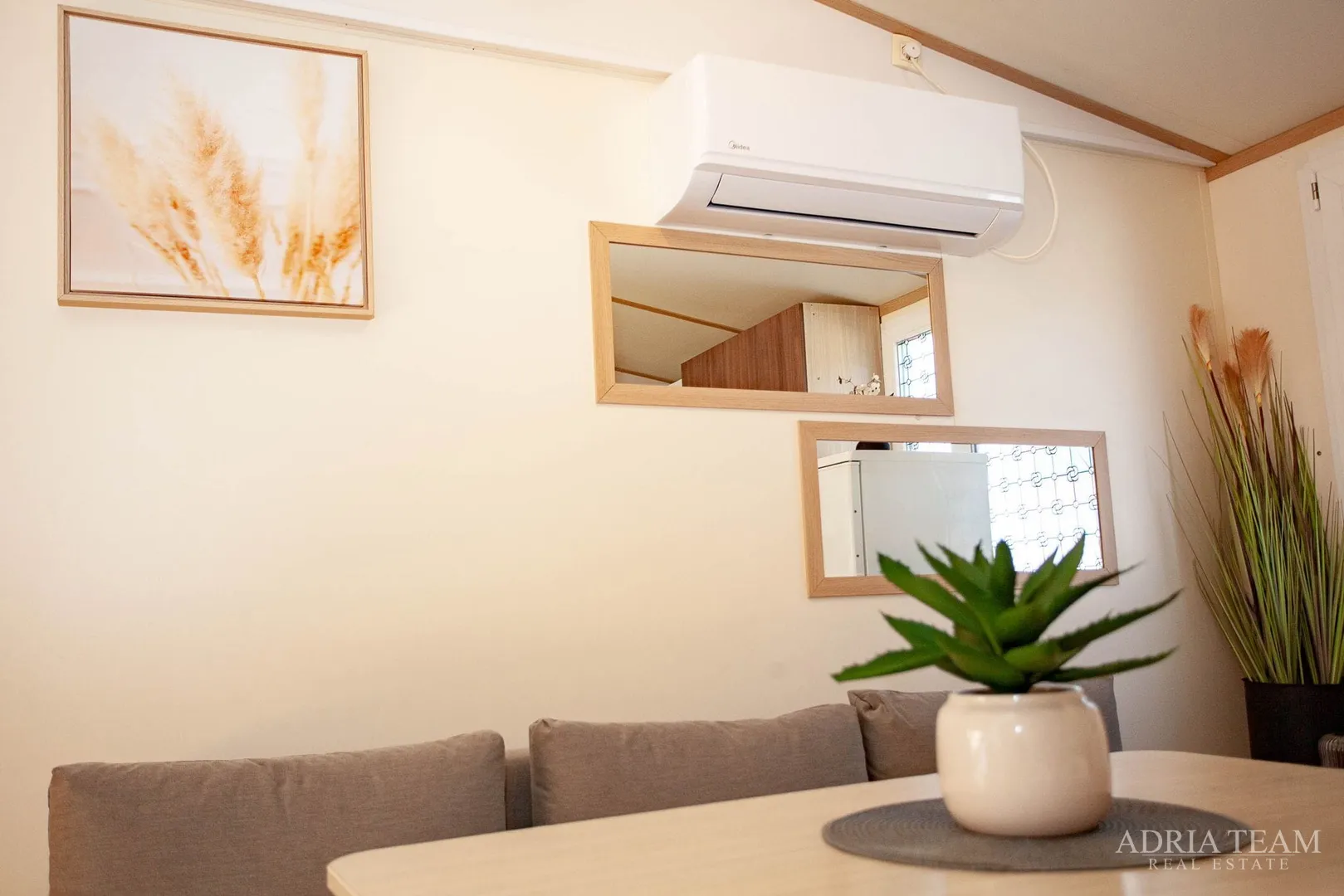 prodaje se potpuno opremljena mobilna kuća – 70 m od mora biograd na moru – camping park soline - slika 26