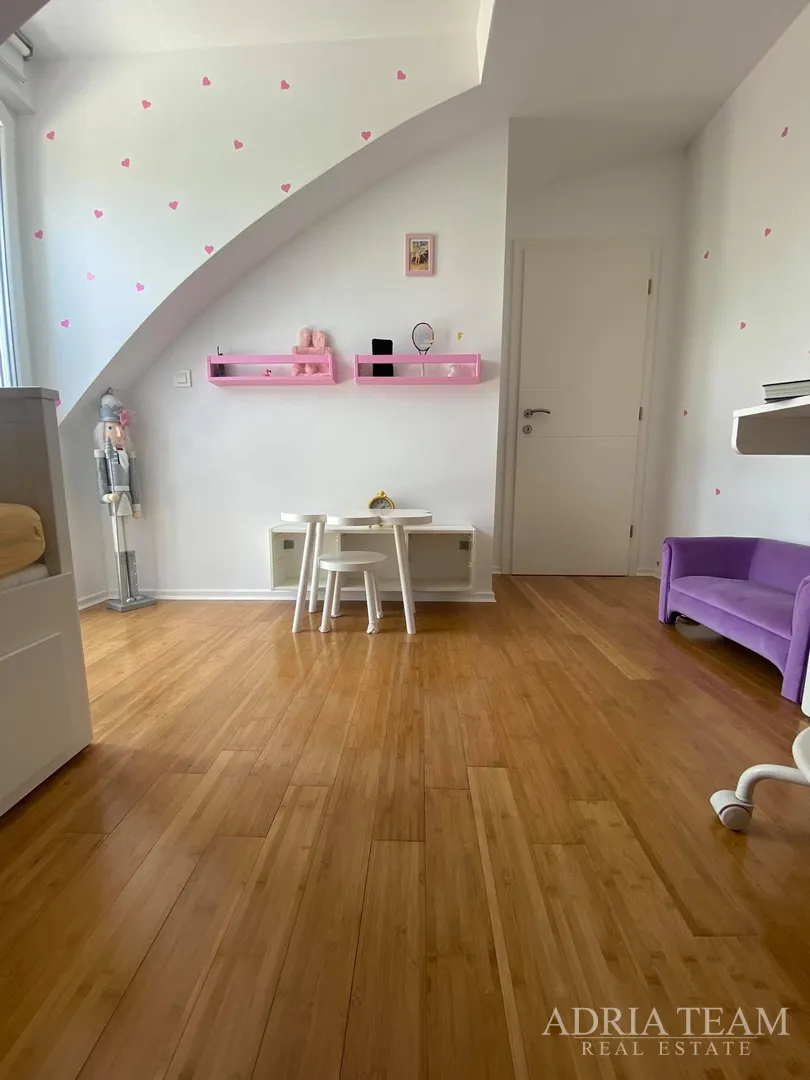 apartman s 3 spavaće sobe, 1. red do mora, povljana - pag - slika 16