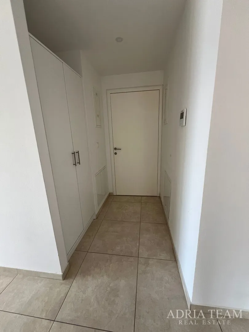 apartmani u prvom redu do mora, moderno uređenje, malo korišteni, bibinje - slika 39
