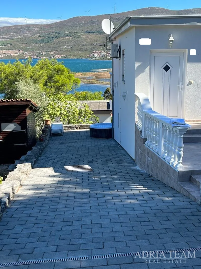 kuća s tri stambene jedinice, pogled na more i velebit - donji karin - slika 7