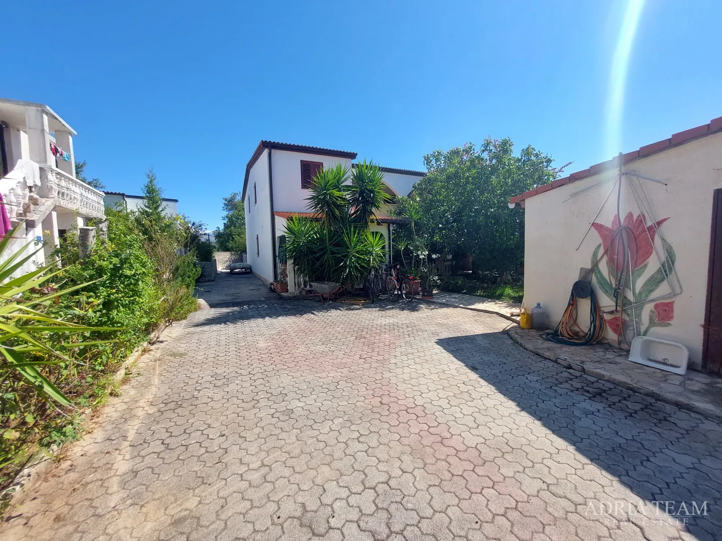 apartmanska kuća s velikim dvorištem, mirna i tiha pozicija - vir - slika 3