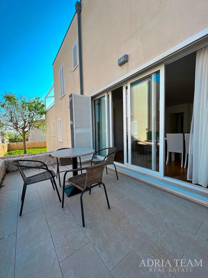apartman s dvije terase, drugi red do mora - petrčane - slika 26